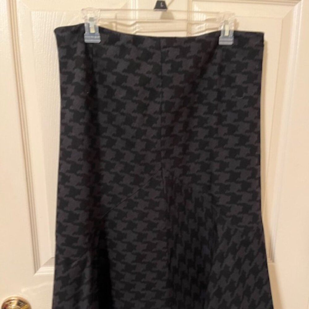 Express Black & Grey Patterned Skirt.  Size 12.
